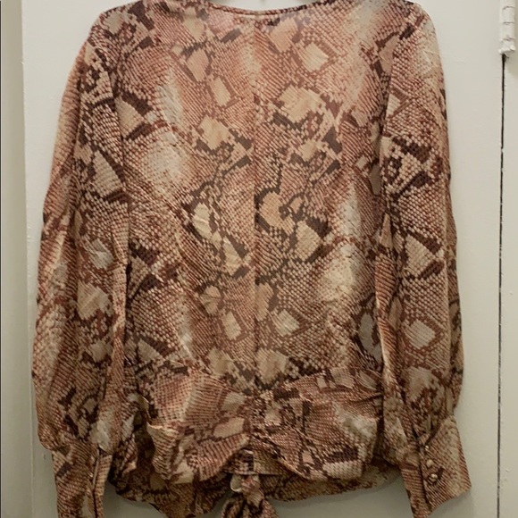 Wrap blouse - Picture 2 of 2